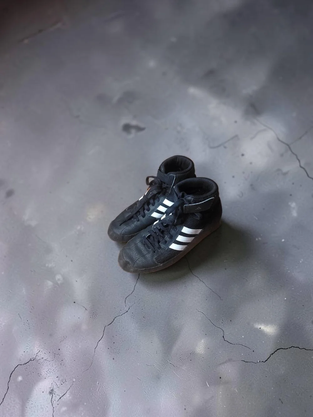 Adidas Men's Wrestling Shoes with White Stripes Size 5 1/2